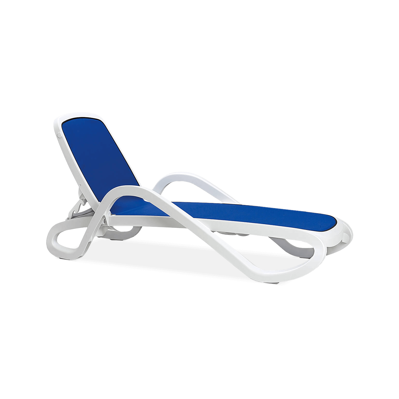 biały leżak regulowany z niebieskim siedziskiem i białymi podłokietnikami 