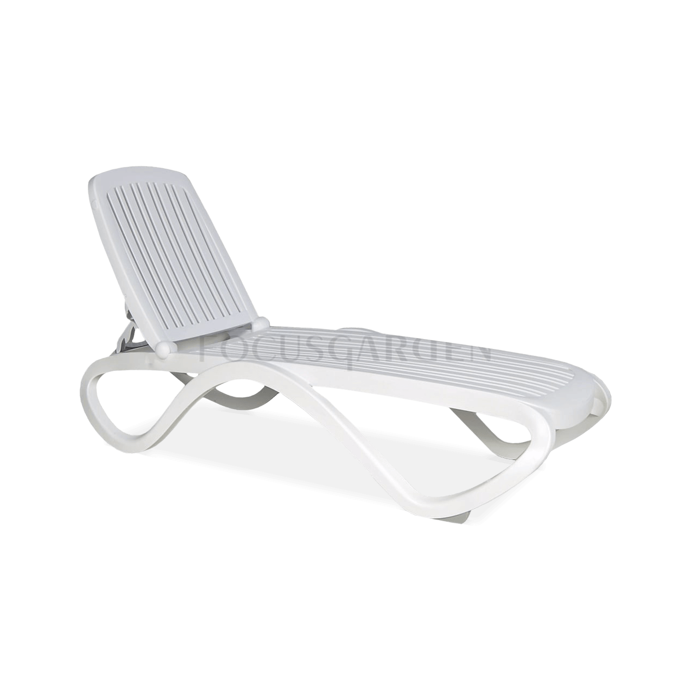 biały leżak ogrodowy z regulowanym oparciem