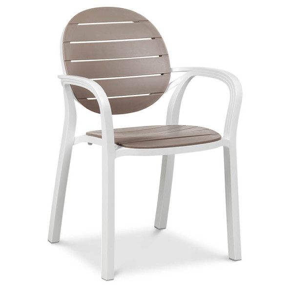 białe krzesło ogrodowe z brązowym siedziskiem i oparciem