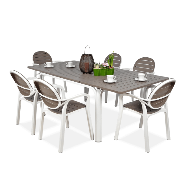 zestaw jadalniany do ogrodu z sześcioma krzesłami i stołem w kolorze biało brązowym