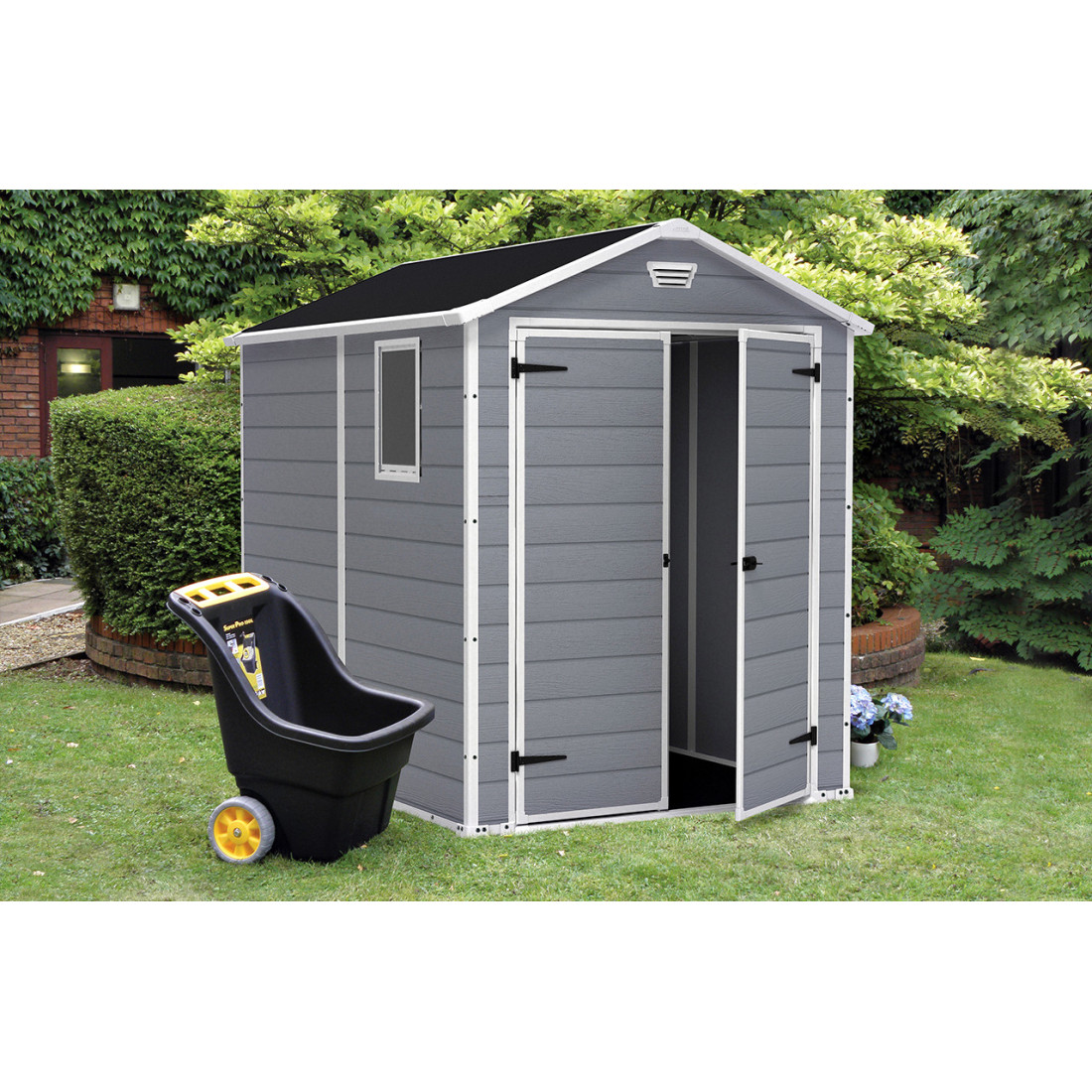 Domek narzędziowy Manor 6x8DD, 185x237cm, Keter, w ogrodzie