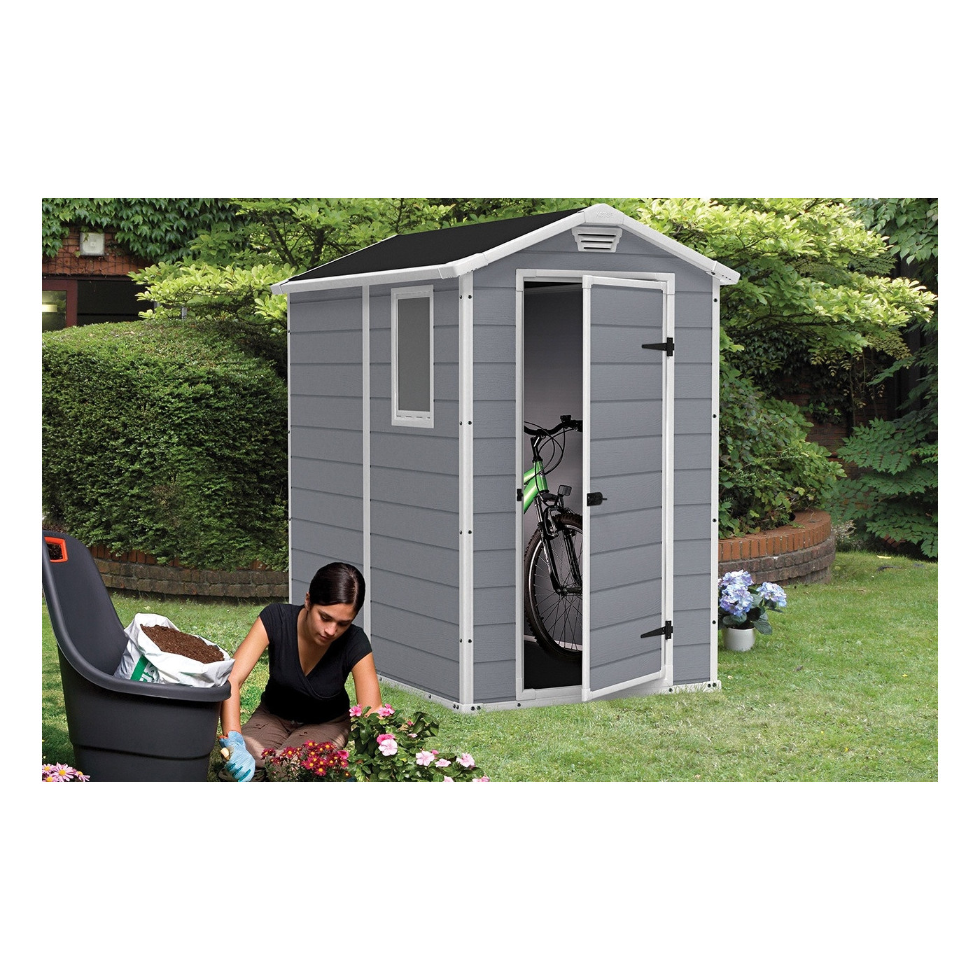 Domek ogrodowy MANOR 4x6s, 130x192cm, Keter, aranżacja w ogrodzie