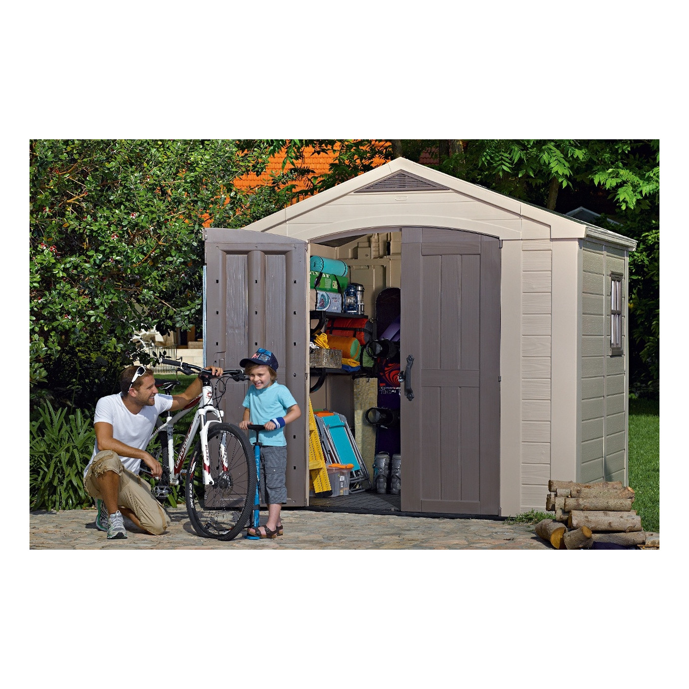 Domek narzędziowy FACTOR 8x6, 256,5x182cm, Keter, aranżacja w ogrodzie, przestronny