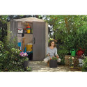 Domek na narzędzia Factor 6x6, 173x195 cm, Keter, aranżacja w ogrodzie