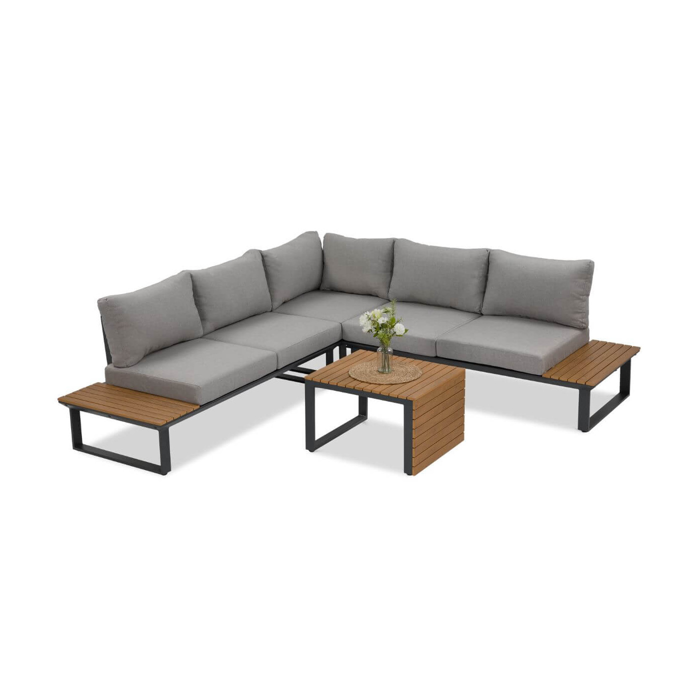 zestaw ogrodowy z kanapami i kwadratowym stolikiem