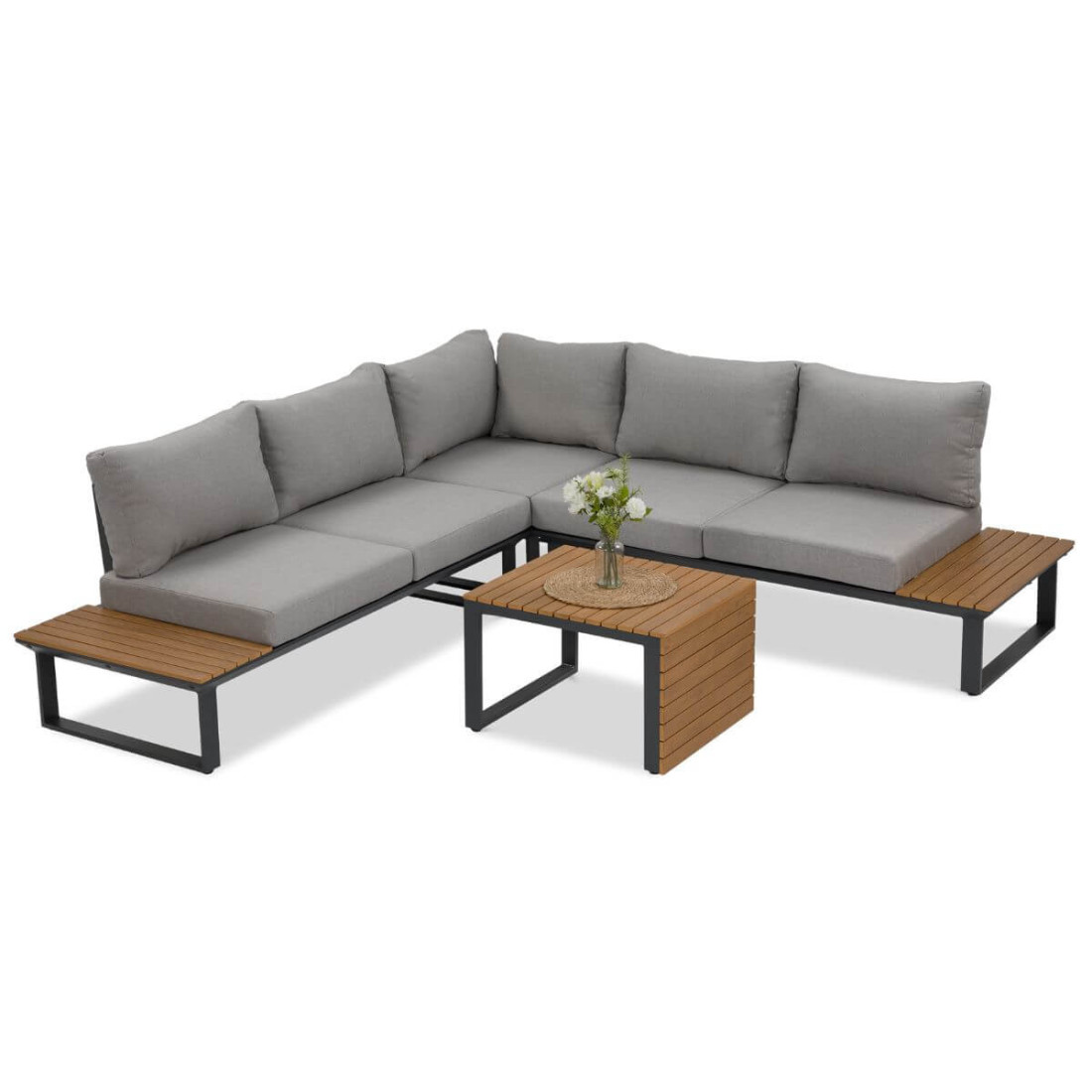 zestaw ogrodowy z kanapami i kwadratowym stolikiem