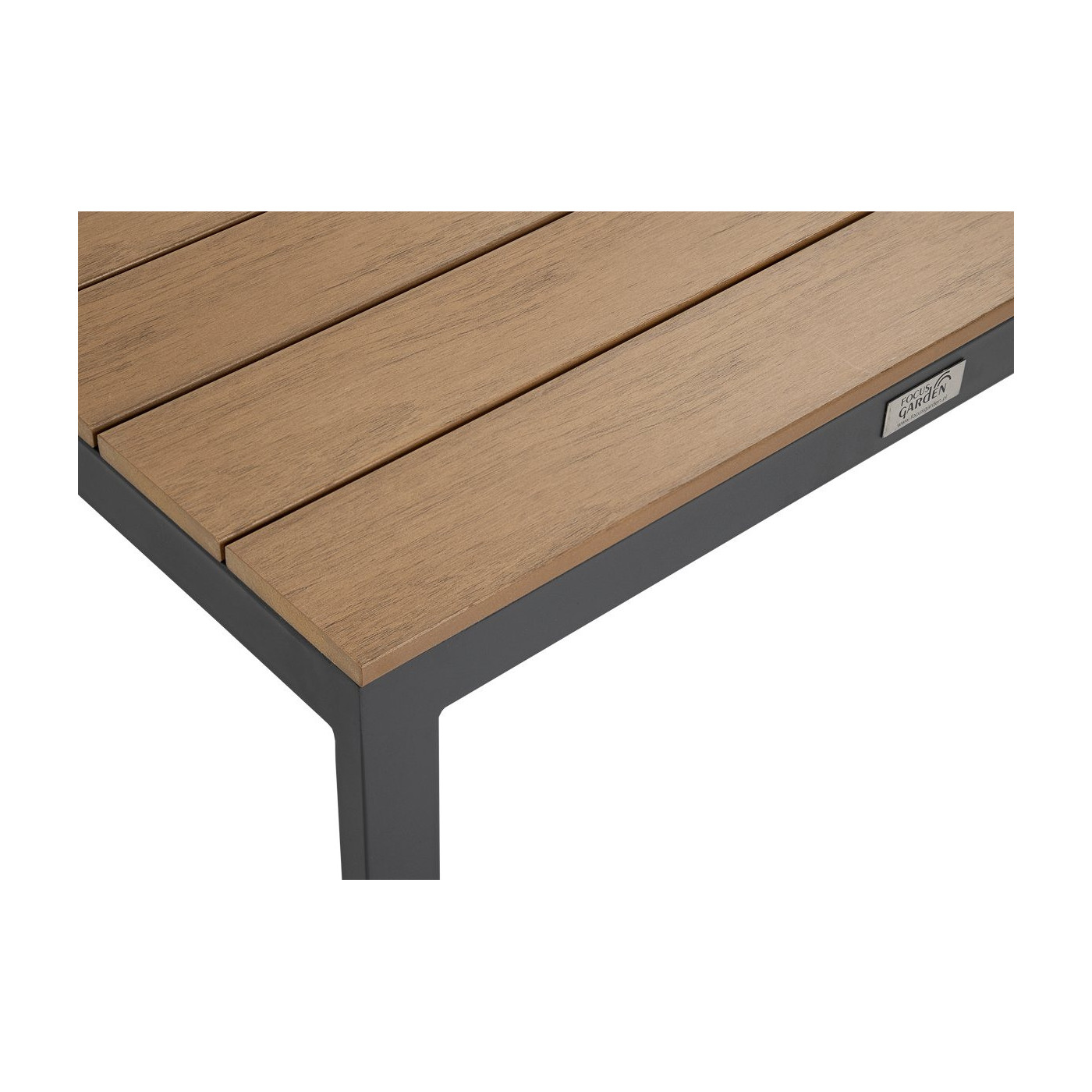 zbliżenie na drewniany blat w kolorze naturalnego drewna w stoliku z zestawu java