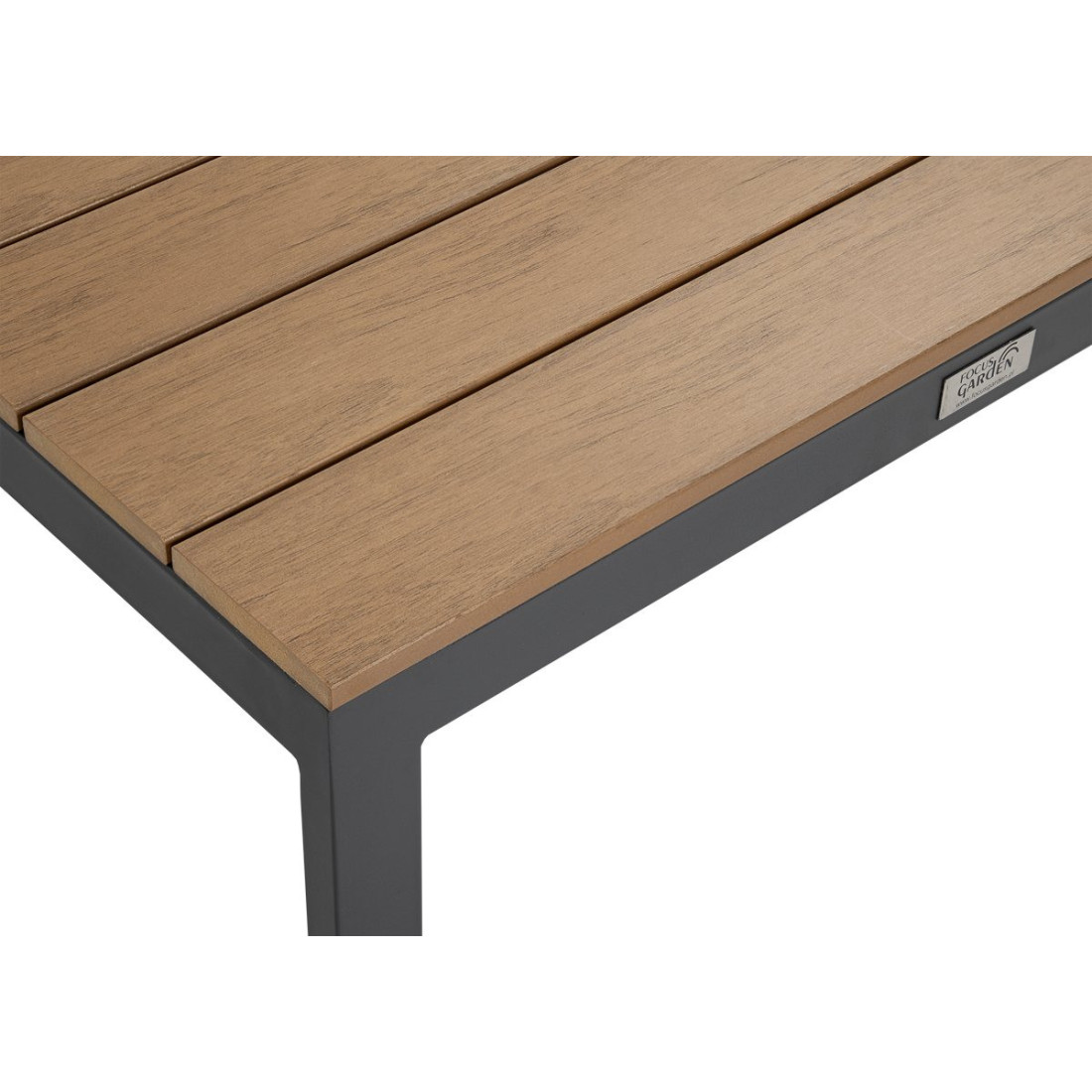 zbliżenie na drewniany blat w kolorze naturalnego drewna w stoliku z zestawu java