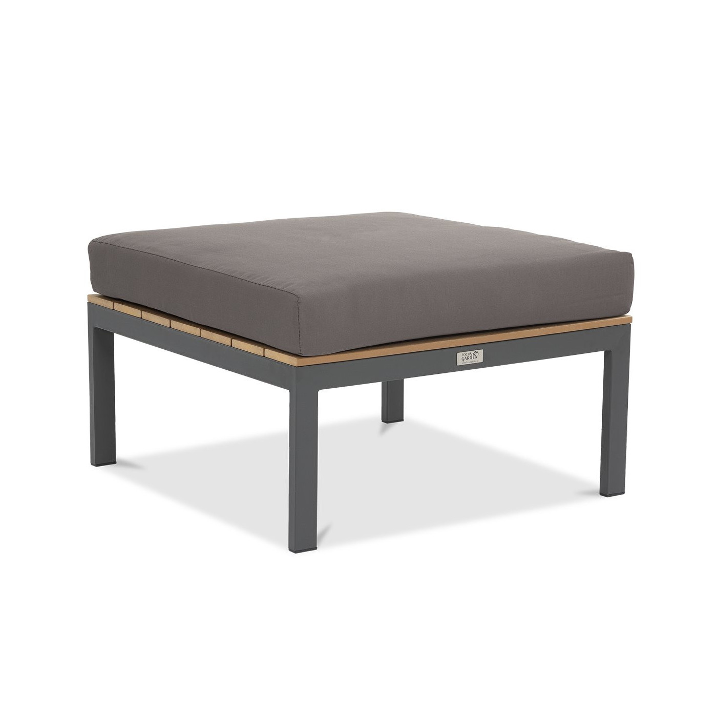 stolik kawowy przekształcony w pufę 