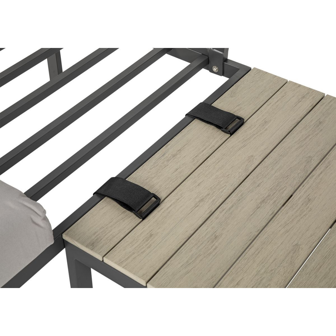 zbliżenie na metalową konstrukcję sofy java