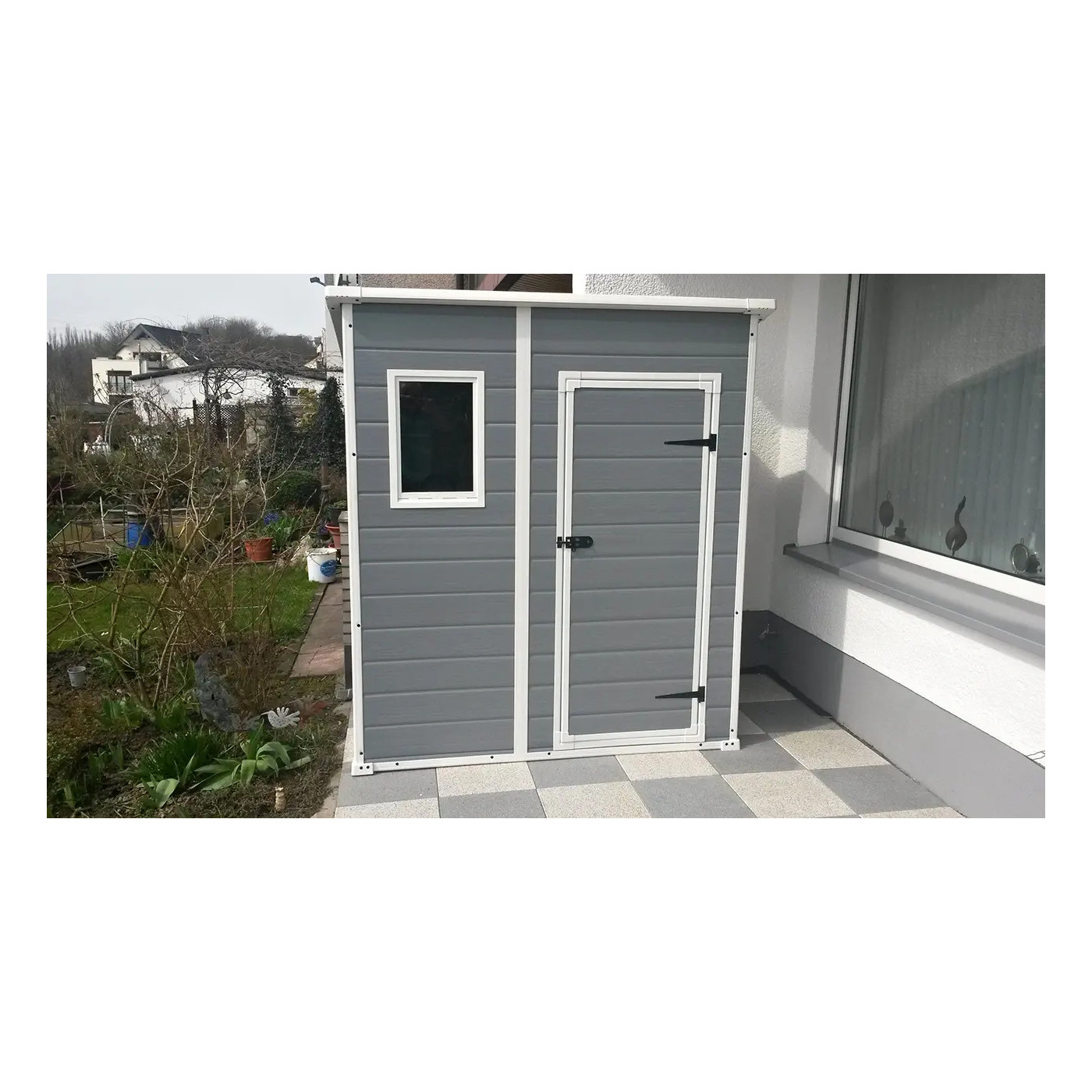 Domek ogrodowy Manor Pent 6x4, 183,5x111cm, Keter, aranżacja w ogrodzie, stylowy domek