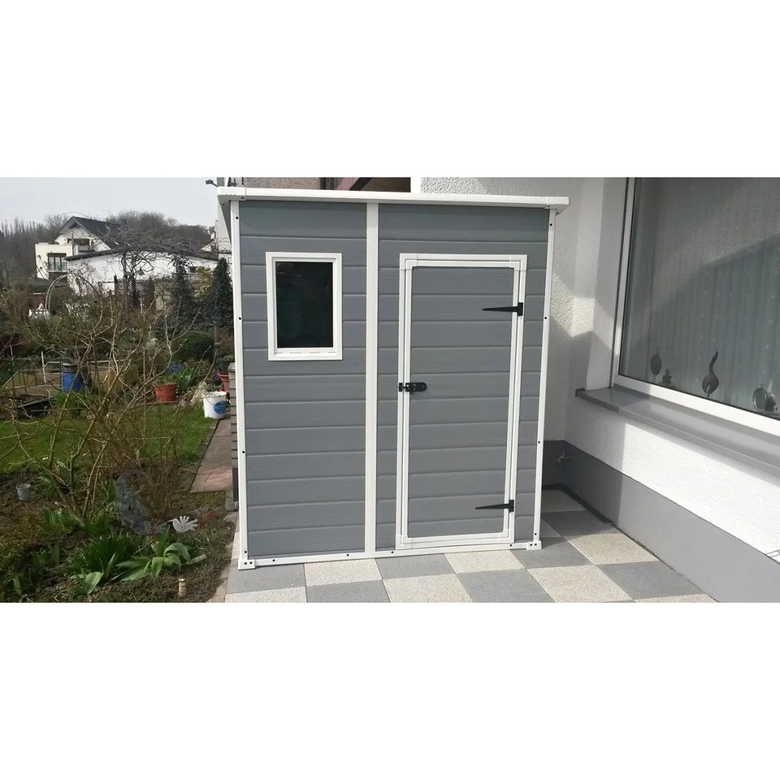 Domek ogrodowy Manor Pent 6x4, 183,5x111cm, Keter, aranżacja w ogrodzie, stylowy domek