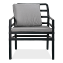 czarny fotel ogrodowy z szarym siedzeniem i poduszką