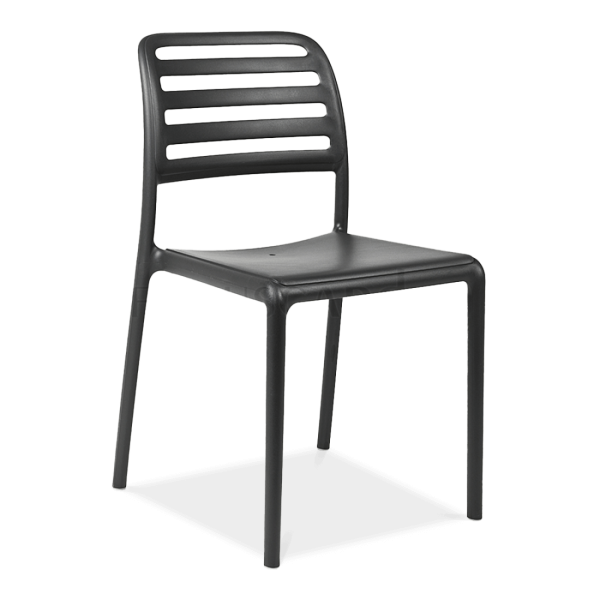 czarne krzesło z oparciem