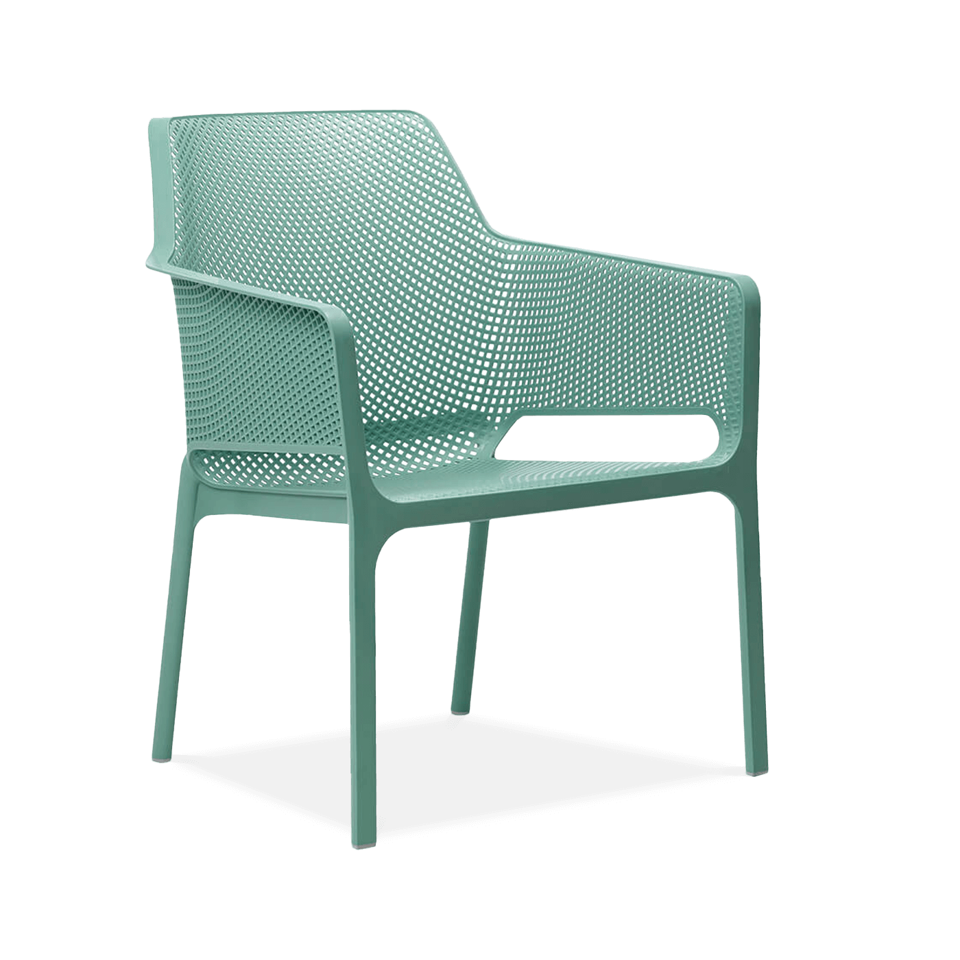 niebieskie krzesło z oparciem i podłokietnikami 