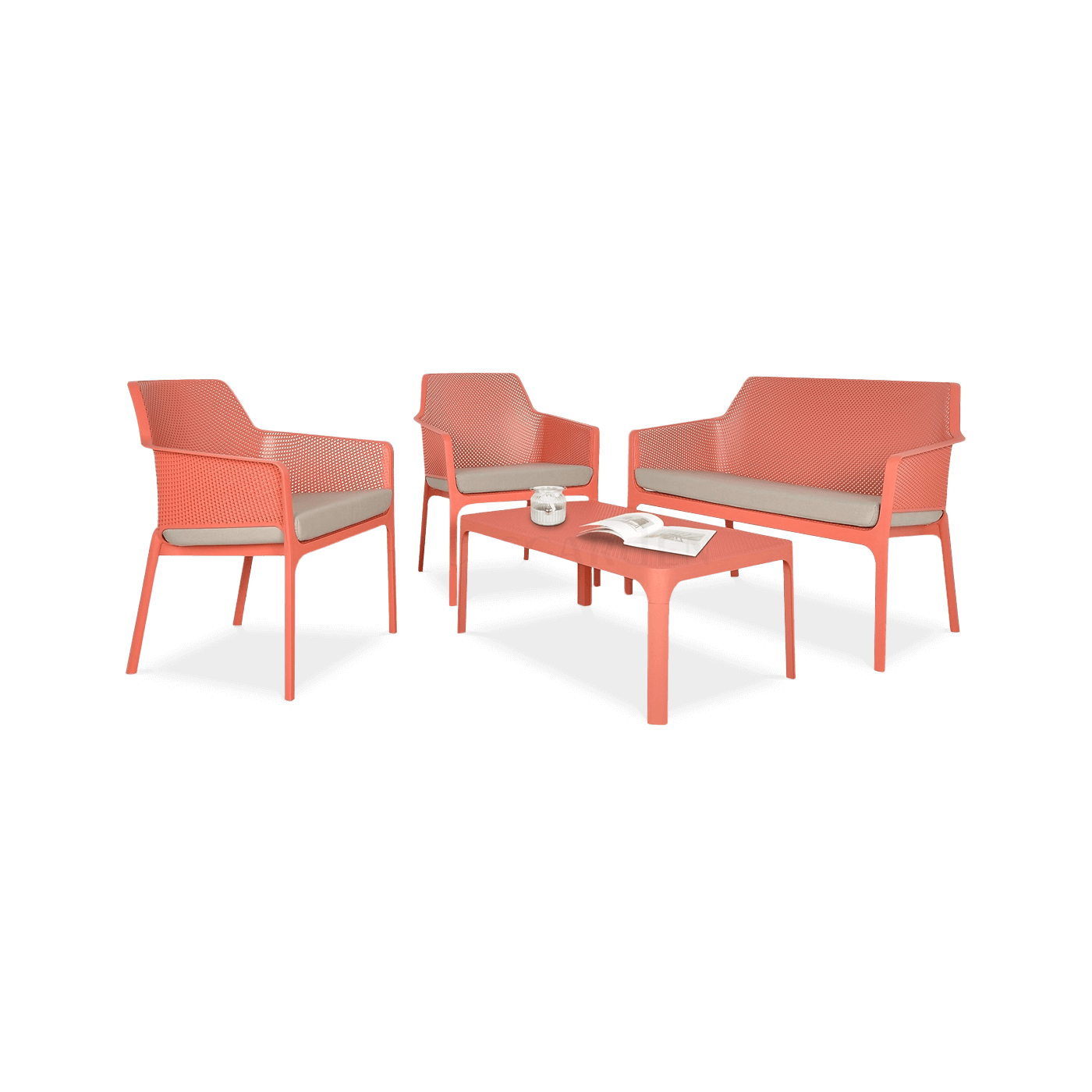 zestaw ogrodowy z czerwonymi fotelami, stolikiem oraz ławką z oparciem