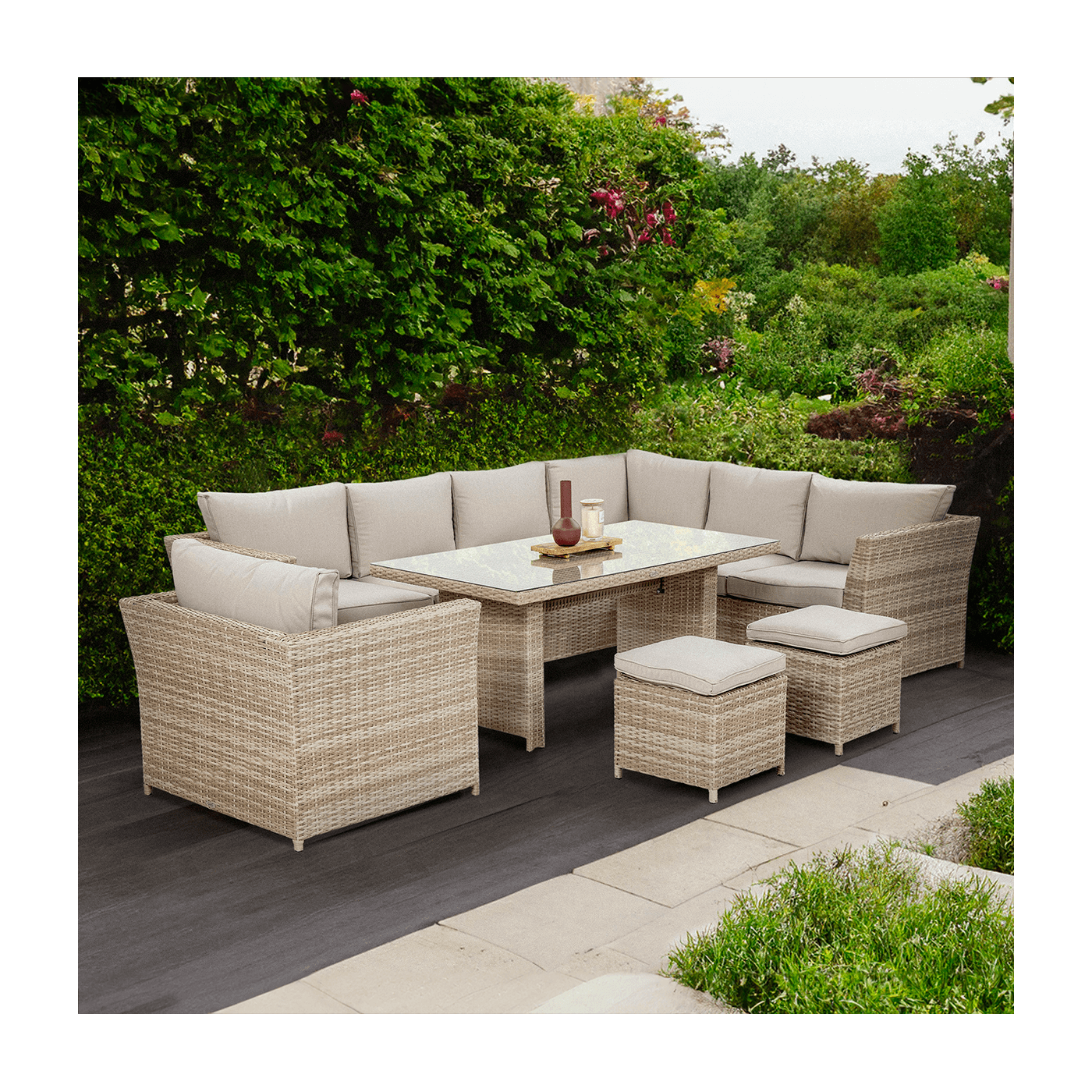 Aranżacja na tarasie zestawu ogrodowego MONIZ DINING PLUS Beige