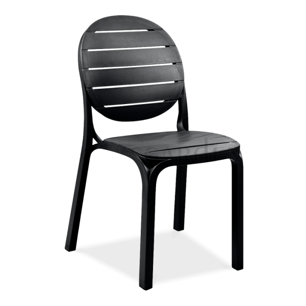Czarne krzesło plastikowe ogrodowe z oparciem 