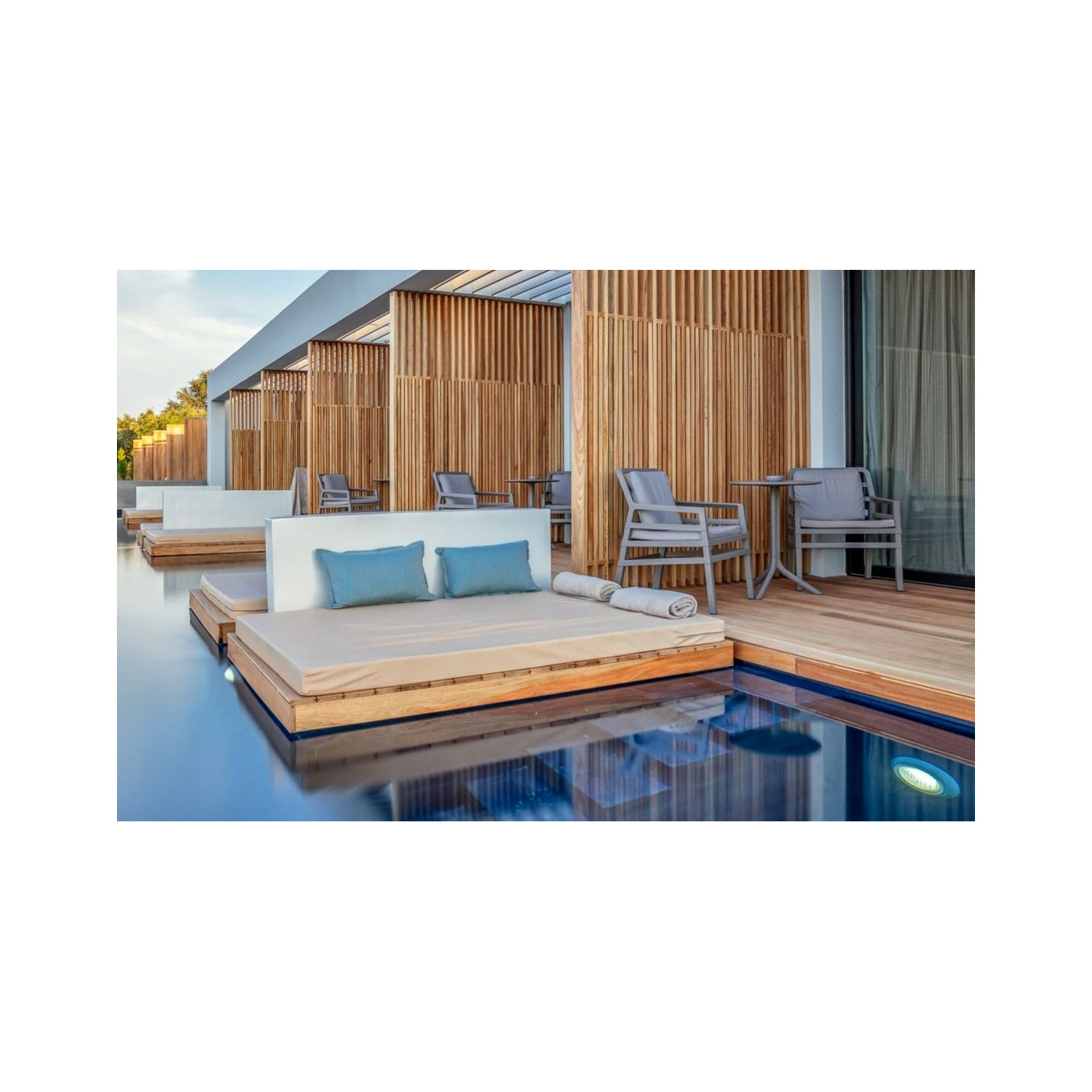 CELESTE SPRITZ TABLE