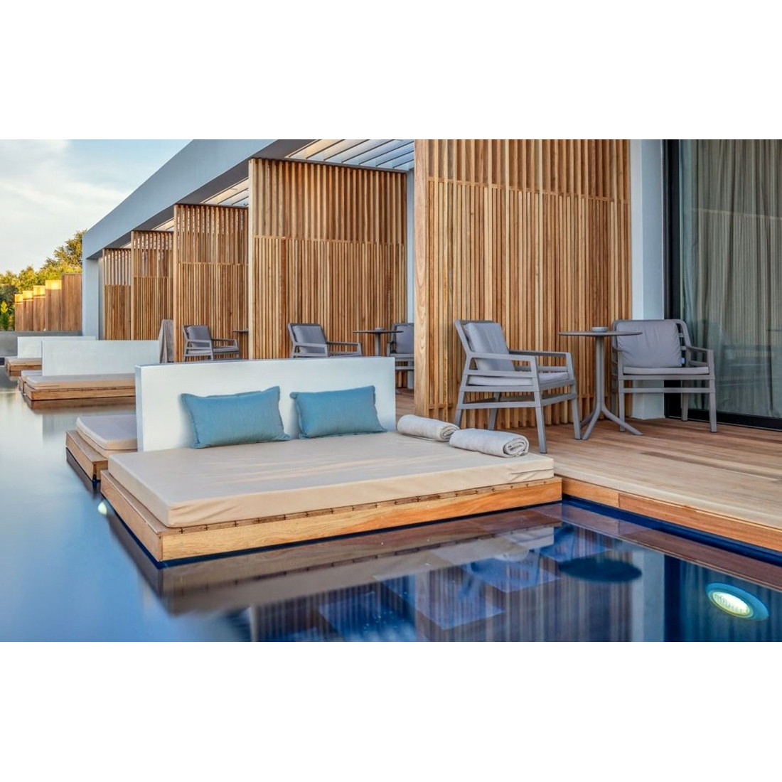 CELESTE SPRITZ TABLE