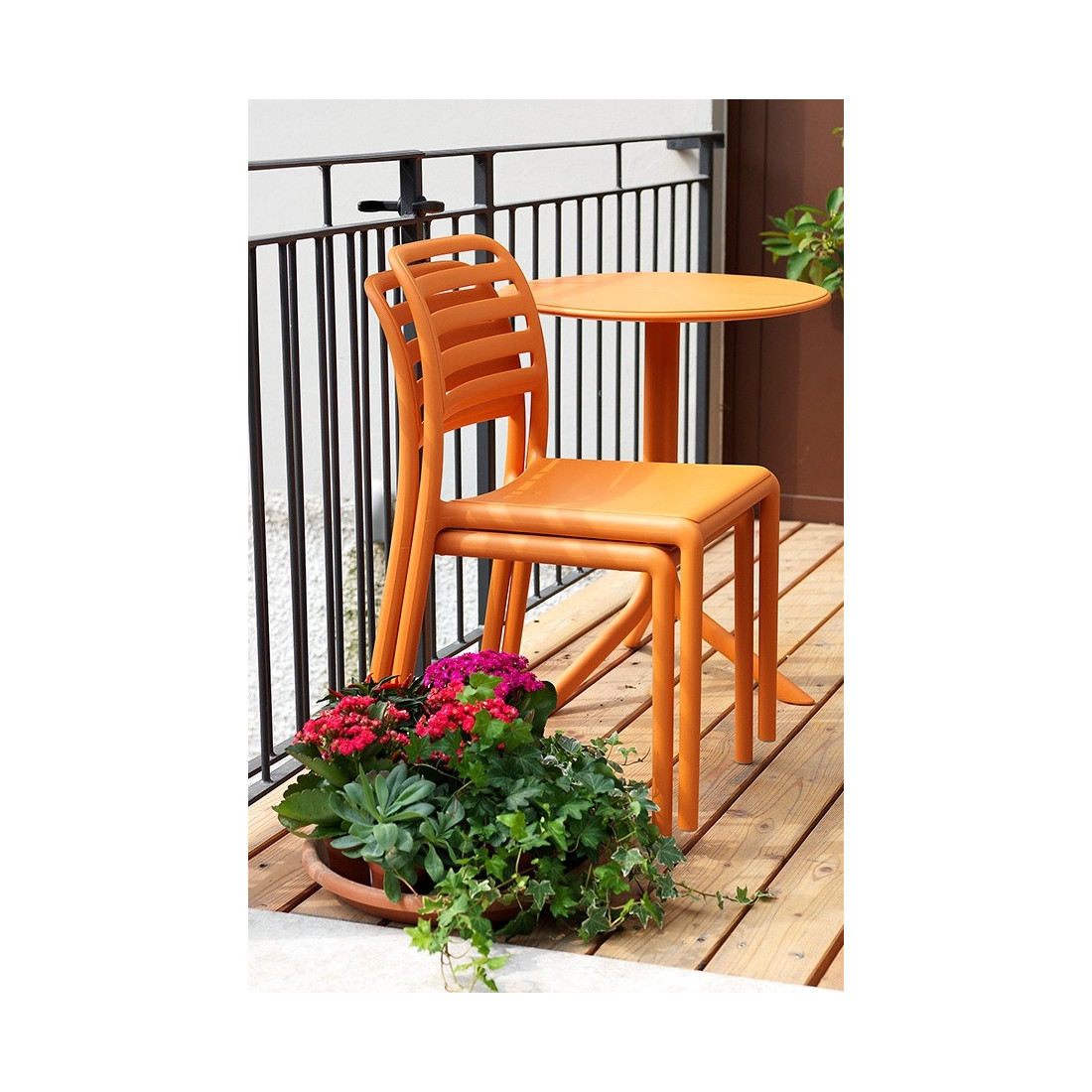 CELESTE SPRITZ TABLE