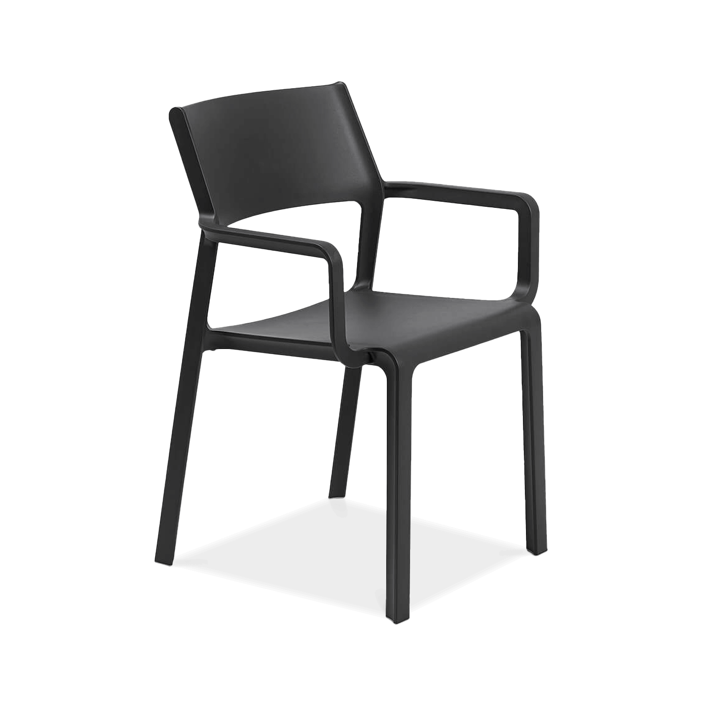 czarne krzesło ogrodowe z oparciem i podłokietnikami 