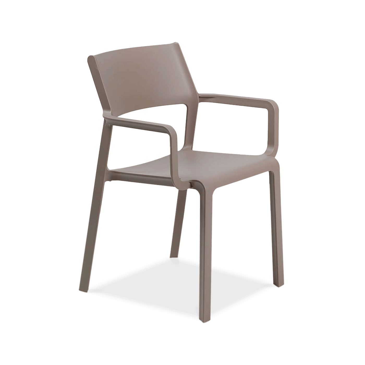 brązowe krzesło ogrodowe z oparciem i podłokietnikami 