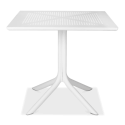 biały stolik ogrodowy na jednej nóżce
