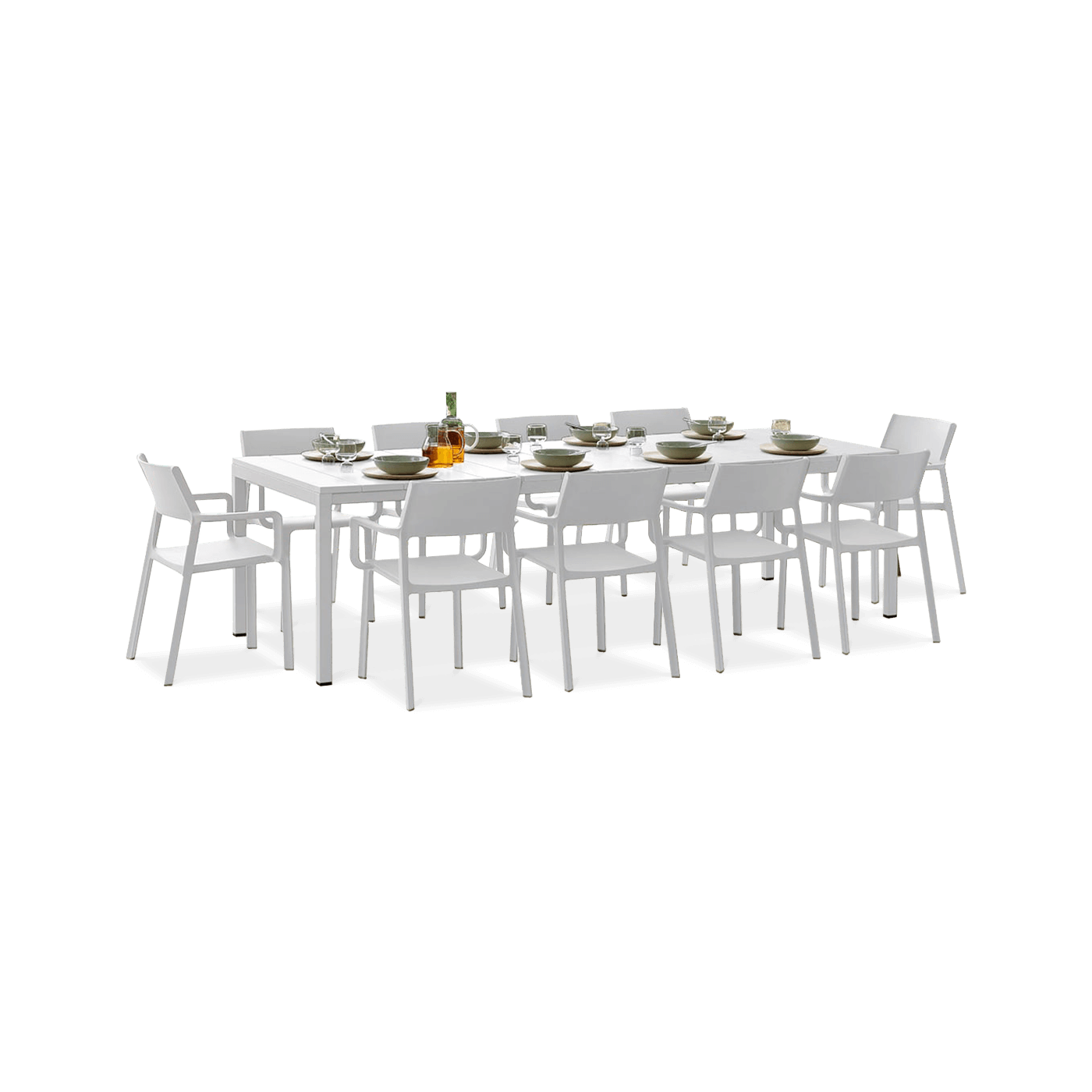 zestaw jadalniany do ogrodu w kolorze białym z dziesięcioma krzesłami i długim białym stołem
