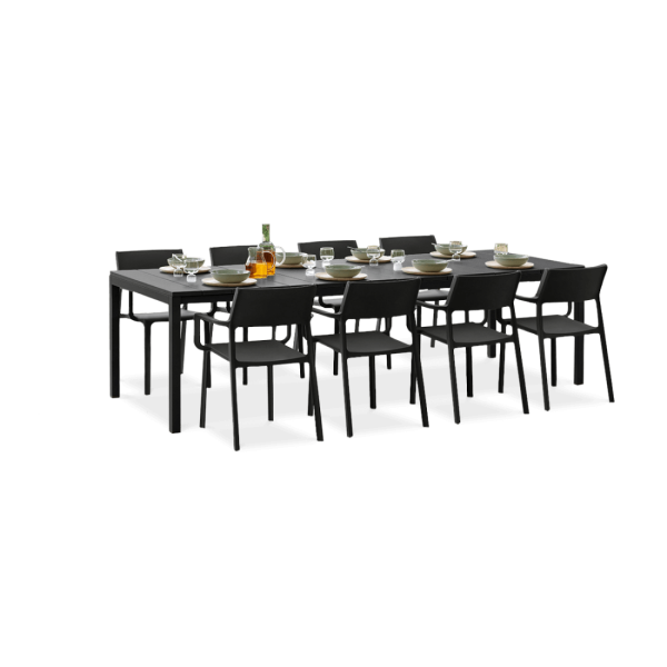 czarny zestaw jadalniany do ogrodu z dziesięcioma krzesłami i czarnym stołem