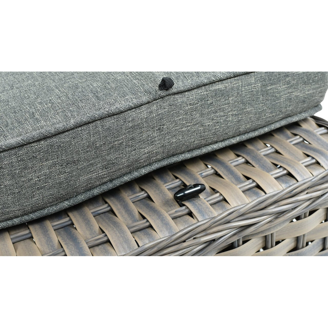 TRIVENTO III DINING SET + MELANGE PUFFS