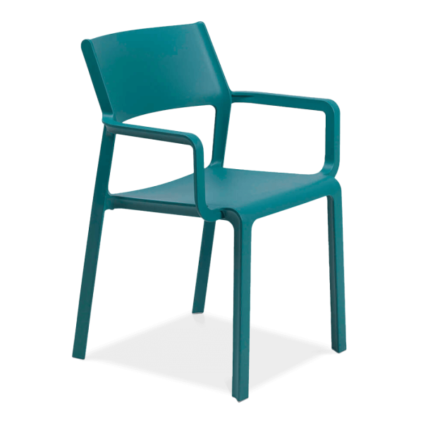 niebieskie krzesło ogrodowe z oparciem i podłokietnikami 