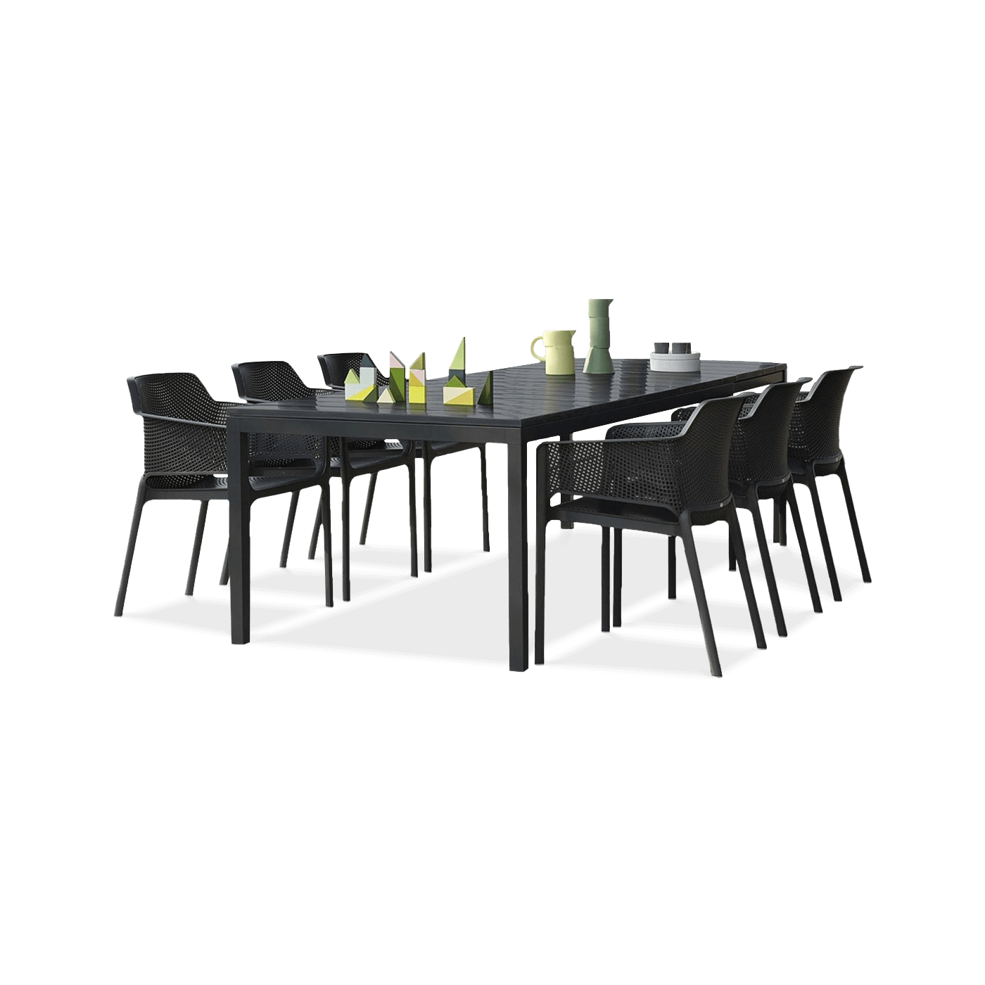 czarny zestaw ogrodowy krzeseł oraz czarnego stołu 