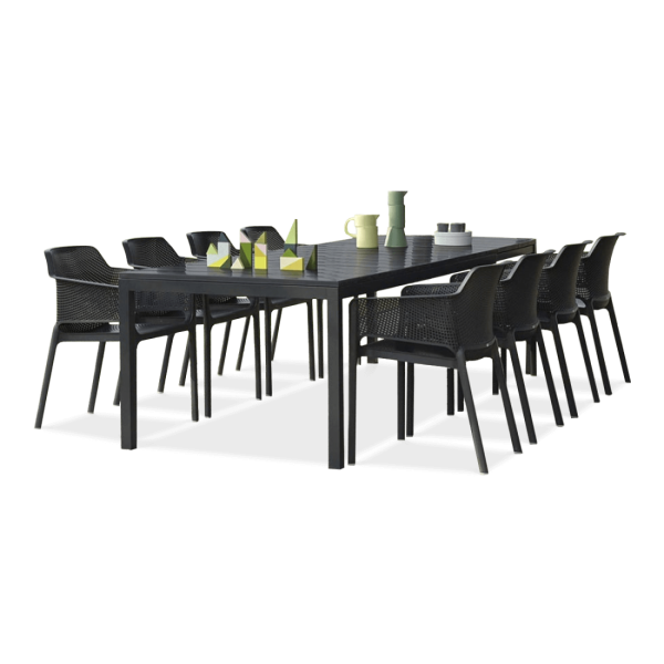 zestaw mebli jadalnianych na taras z krzesłami i stołem