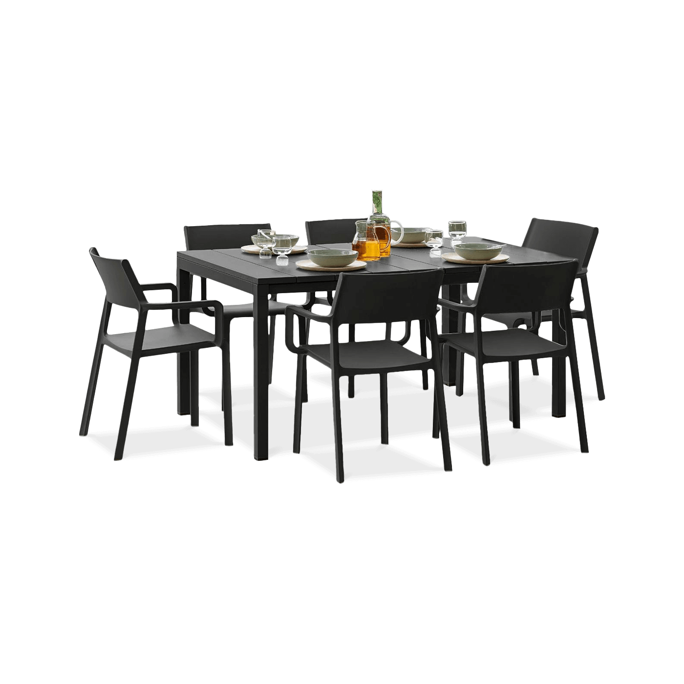 czarne krzesła i stół przeznaczone na taras lub do ogrodu