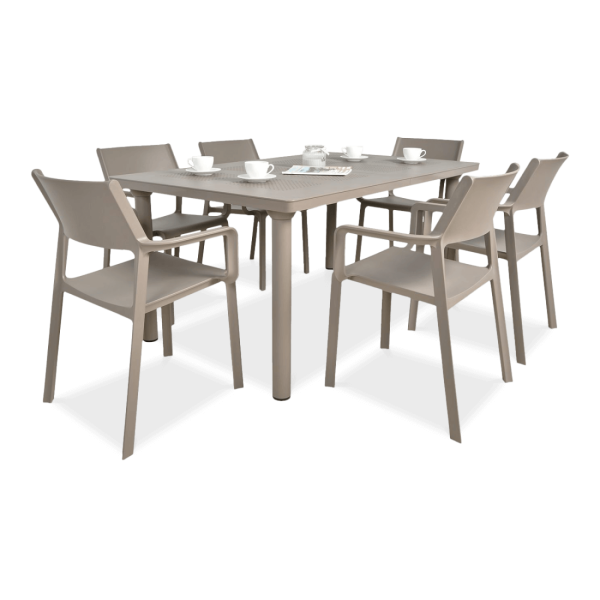 zestaw mebli ogrodowych brązowych z sześcioma krzesłami i stołem