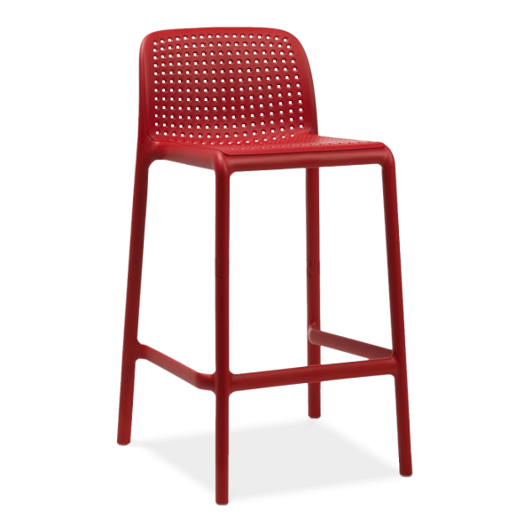 czerwony stołek barowy do ogrodu