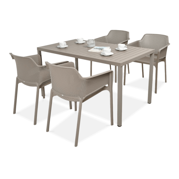 brązowy zestaw kawowy na taras lub do ogrodu z czterema krzesłami i prostokątnym stołem