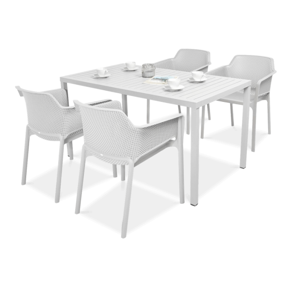 komplet ogrodowy z białymi krzesłami i stołem