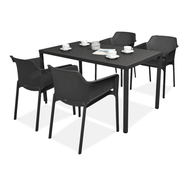 komplet czarnych krzeseł i stołu, przeznaczony do ogrodu lub na taras
