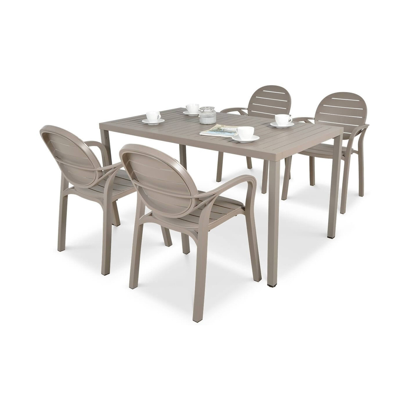 Cztery krzesła oraz stół z zestawu mebli Nardi PALMA/CUBE do ogrodu