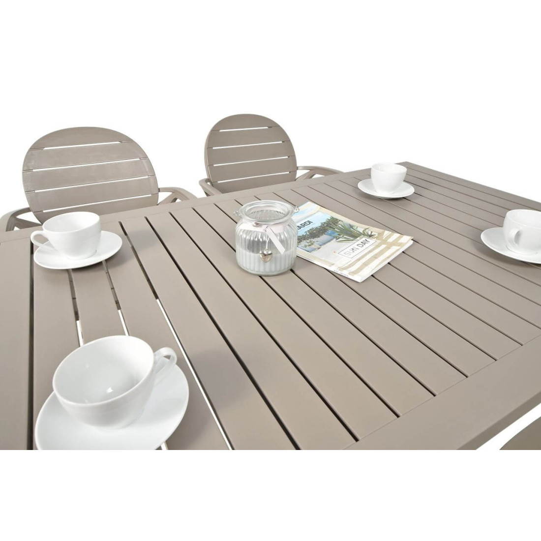 Zbliżenie na materiał wykonania stołu