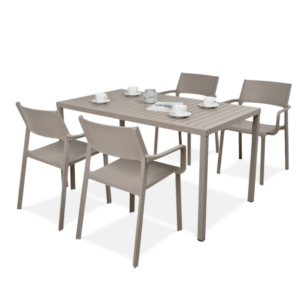 zestaw jadalniany na taras z krzesłami i stołem w kolorze brązowym