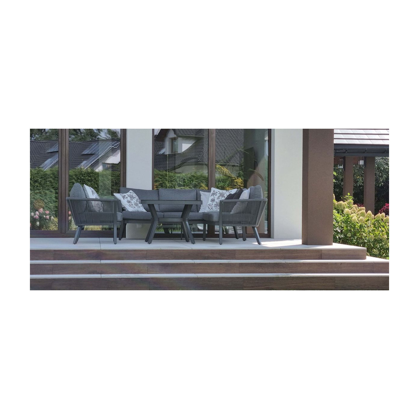 Narożnik salvador dining i fotel grey w aranżacji na tarasie