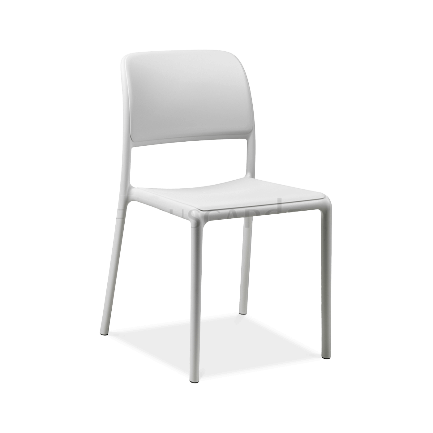 białe krzesło do ogrodu