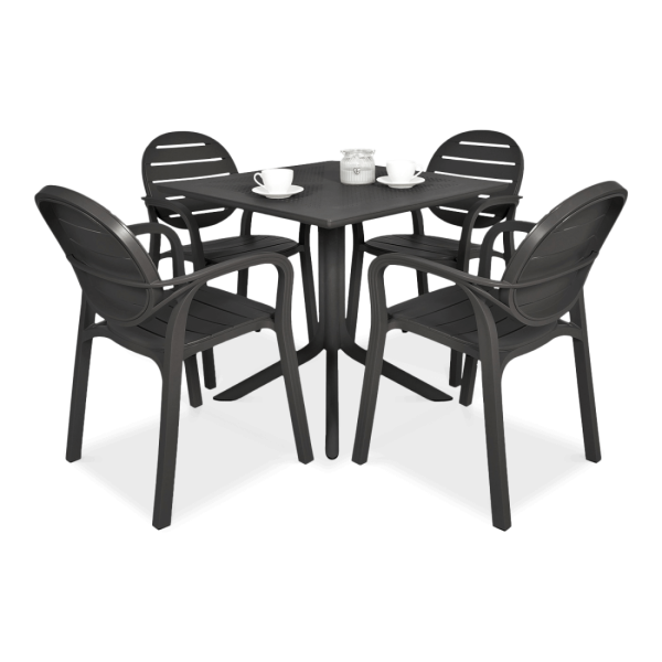 cztery krzesła i stolik w kolorze czarnym