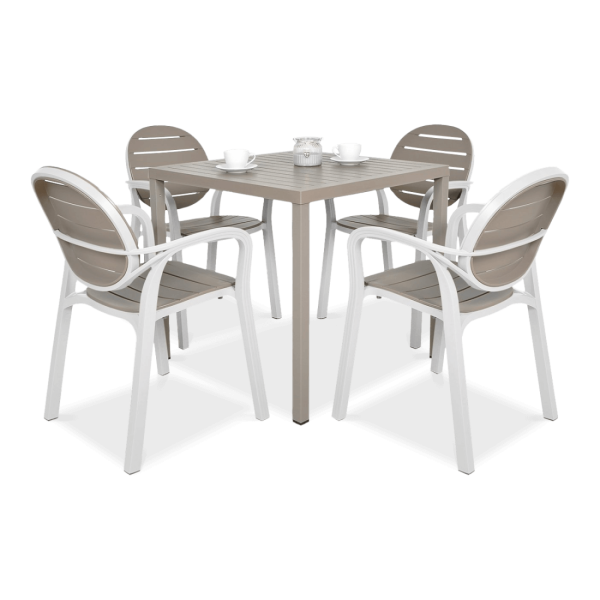 zestaw mebli tarasowych z czterema krzesłami i stolikiem w kolorze brązowym i białym