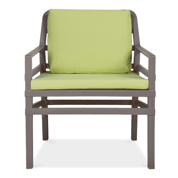 brązowy fotel ogrodowy z zielonymi poduchami