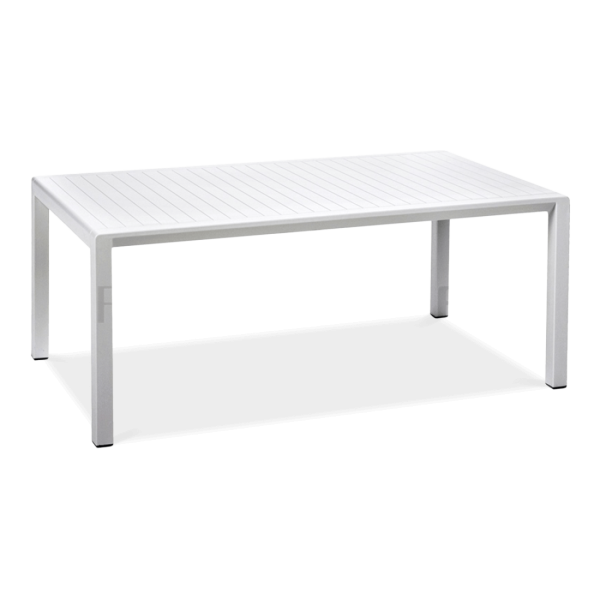 biały stolik ogrodowy