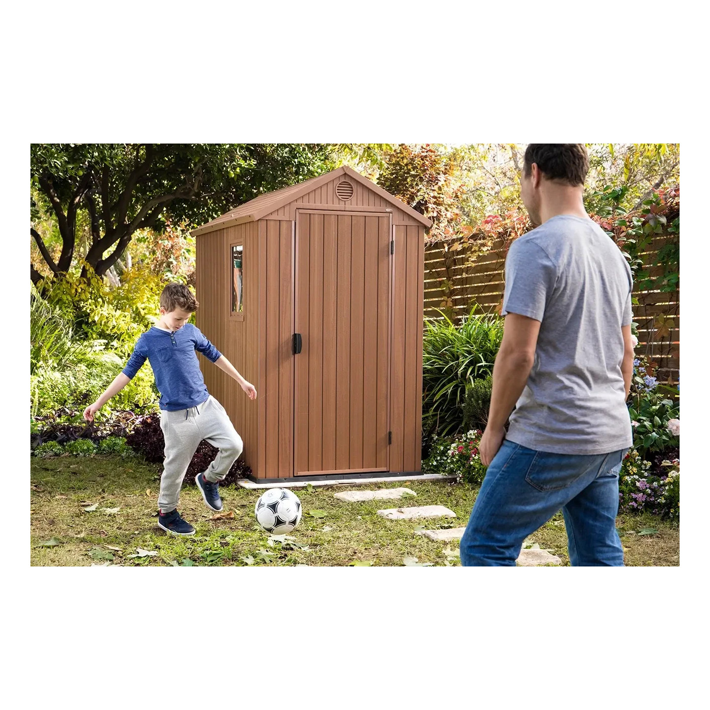 Domek ogrodowy na narzędzia Darwin 4x6 Brązowy KETER, w ogrodzie